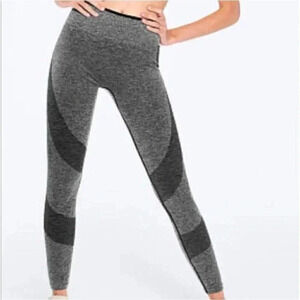 Victoria Secret PINK Gray‎ On Gray Seamless Leggings Size S Compression